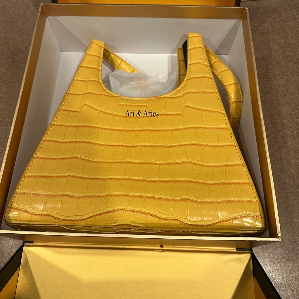 Yellow Croc-Embossed Women's Bag Ari’s and Aries